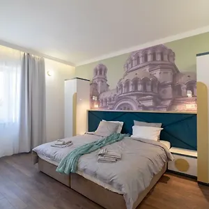 vitosha-boulevard-three-bedroom-two-bathroom-lux-suite.sofiahotelsbg.com/